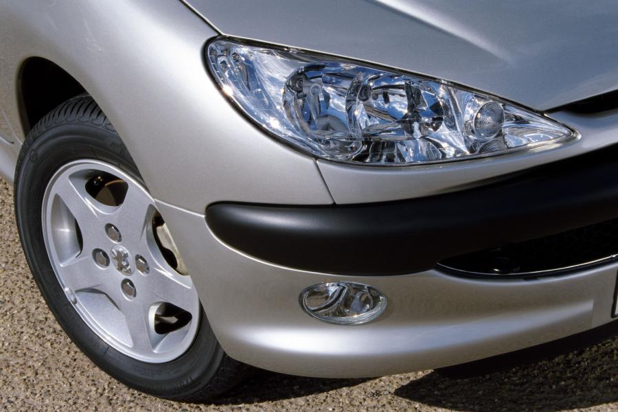  Peugeot 206 1998 года  (фото 7 из 46)